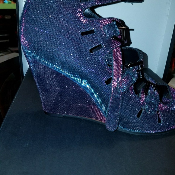 Shoe - Picture 5 of 7